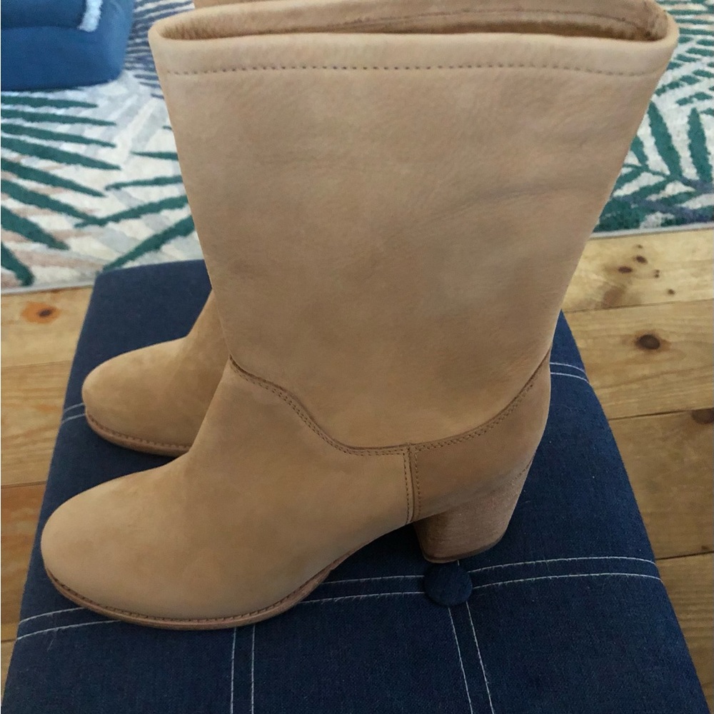 Women’s Frye Boots - Picture 2 of 10